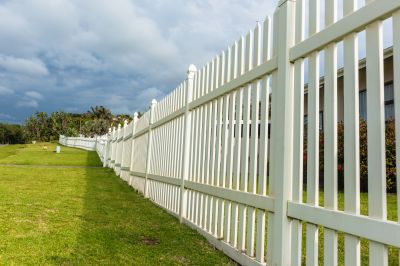 Vinyl Fence Replacement in Kansas City, MO